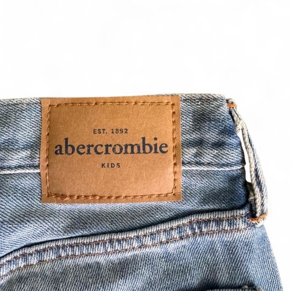 NWT Abercrombie Kids Boys 14 Slim Light Wash Straight Leg Jeans - Picture 7 of 7